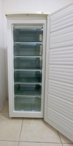 Freezer Vertical Mademsa Mfv-545b 165 L Frío Directo (Usado)