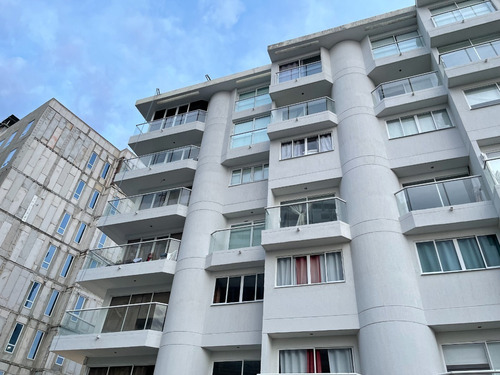 Imagen 3 de 19 de Apartamento De Tres Niveles Con Vista Al Mar