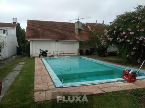 Venta Chalet 6 Ambientes Con Pileta