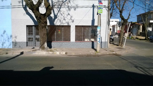 Local Céntrico Y Muy Transitado, Pasaje De Ómnibus