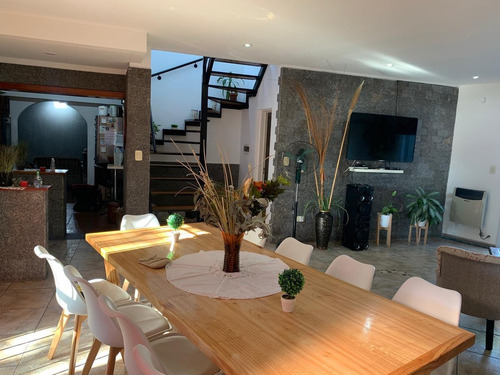 Imagen 4 de 24 de Casa Refaccionada 4 Dormitorios , Quincho Y Parrilla - Ciudad Evita
