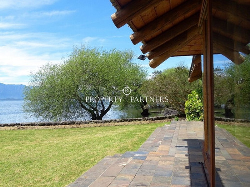 Lujosas Casas Con Orilla De Lago Villarrica