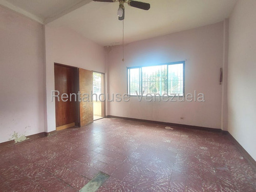 Amplia Casa De 2 Niveles ,para Remodelar A Su Gusto En Venta Ubicada En El Paraíso 25-17760