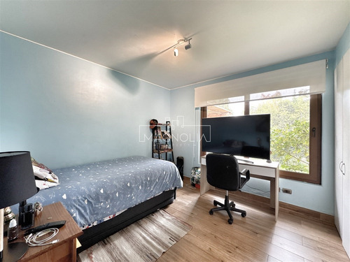 Casa En Arriendo De 7 Dorm. En Las Condes