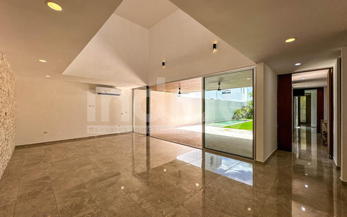 Casa En Venta En Mérida En Privada El Origen, Xcanatún