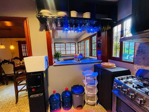 Imagen 20 de 30 de Casa De 3 Niveles Con Piscina En Santo Domingo