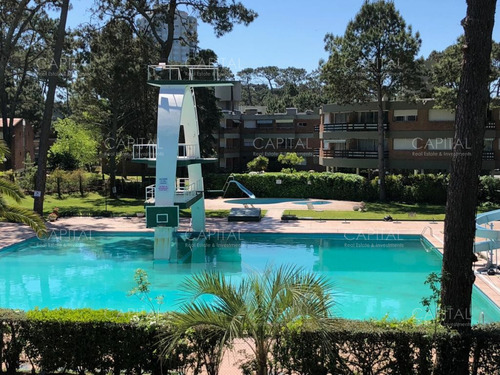 Apartamento De Un Dormitorio Con Vista Al Mar, Playa Mansa, Punta Del Este