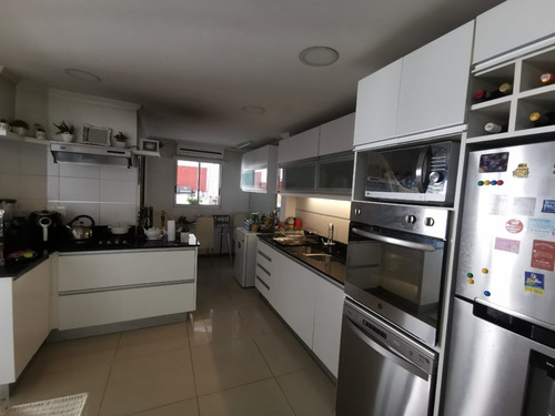 Venta Apto En Pocitos De 3 Dormitorios Y 5 Baños