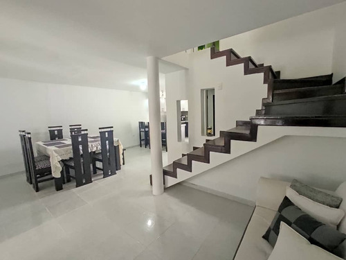 Imagen 18 de 26 de Casa Moderna Ubicada En La Urbanización Santa Fe De Caneyes Ec