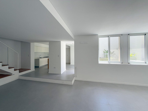 Casa De Pasillo Con 3 Dormitorios Más Quincho Y Terraza Con Parrillero