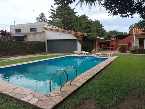 Venta De Casa Quinta Con Pileta, Forestación, Sobre 1360m2. En Junín (bs As)