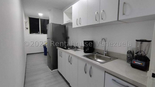 Raiza Suarez Vende Renovado Y Bello Apartamento En Las Trinitarias Barquisimeto, Zona De Acceso Facil A Principales Avenidas De La Ciudad, Cerca De Colegios, Comercios, Centros Comerciales 2  4 9 5 49