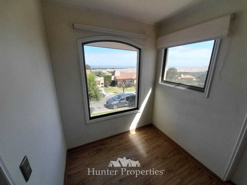 Casa En Venta De 4 Dorm. En Quintero