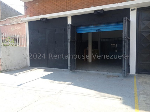 Gabi Irastorza Alquila Comodo Local Comecial Zona Centro Barquisimeto Codigo 24-23095, A Pie De Calle, Zona De Alto Trafico, Con Seguridad Santamarias Y Con Suministro De Agua Constante, Contacteme.