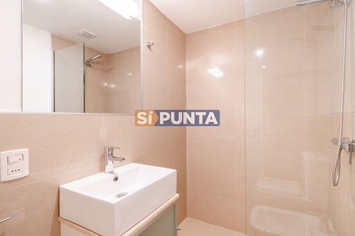 Imagen 10 de 28 de Apartamento De Tres Dormitorios En Suite En Venta Con Vista El Mar En Primera Línea Playa Brava