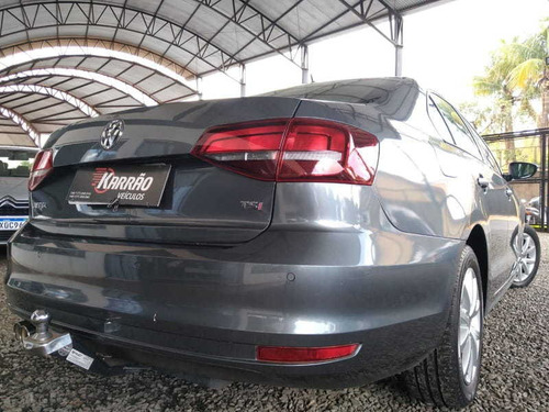 Imagem 3 de 11 de Volkswagen Jetta Trendline Tiptronic 1.4 Tsi Aut. 2017