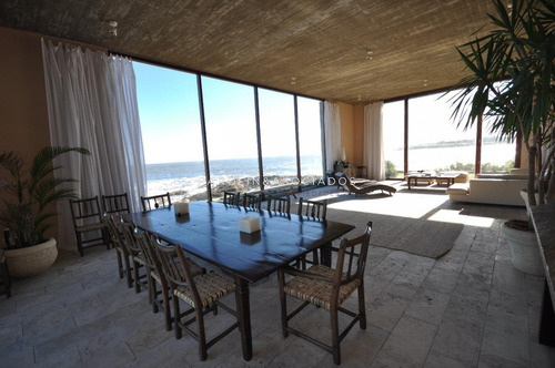 Casa En Primera Línea - Ref: 2456