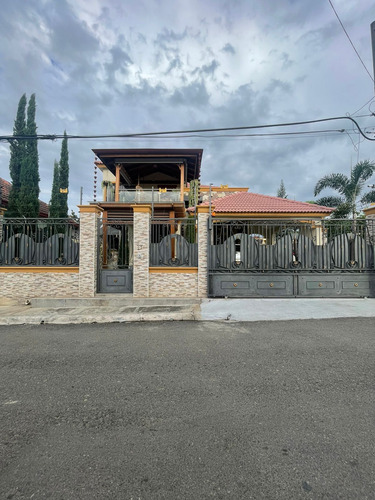 Hermosa Casa En Venta En La Zona Sur De Santiago.