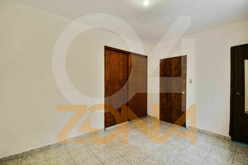 Imagen 9 de 25 de Excelente Casa En Venta En Unidad Modelo A Una Calle De Calz
