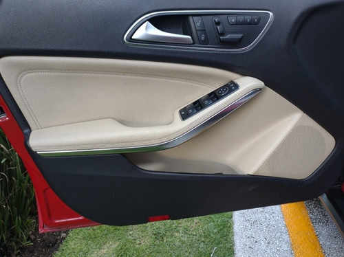 Imagen 6 de 11 de Mercedes-benz Clase Gla 200 Sport 2014 Techo
