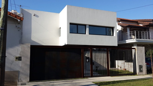 Casa En Venta Condicionada En Barrio Parque