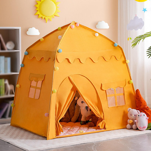 Los Niños Juegan A La Casa De La Princesa, Interior Al Aire