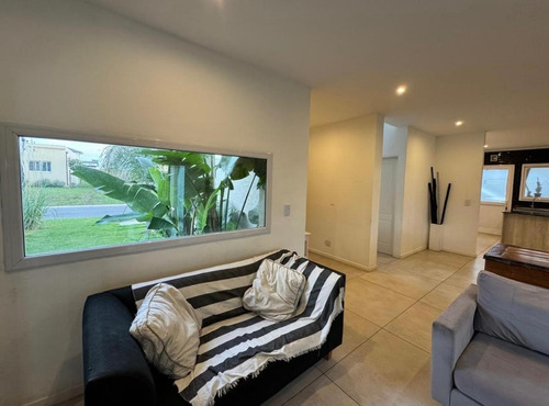 Casa Chalet En Venta En Santa Lucia, Pilar Del Este, Pilar