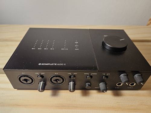 Interfaz De Audio Komplete Audio 6 Mk2 Native Instruments