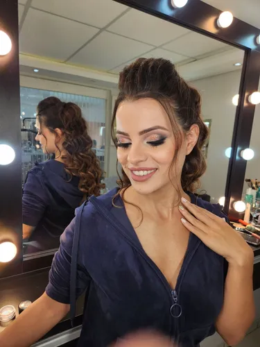 Passo Ponto Salão De Beleza Com Profissionais E Clientes.