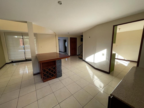 Imagen 14 de 17 de Vendo Hermosa Casa , Curridabat, Resd, Torre Del Este.