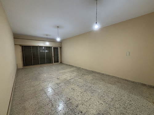 Casa + 2 Locales En Inmaculado Estado De Conservación!