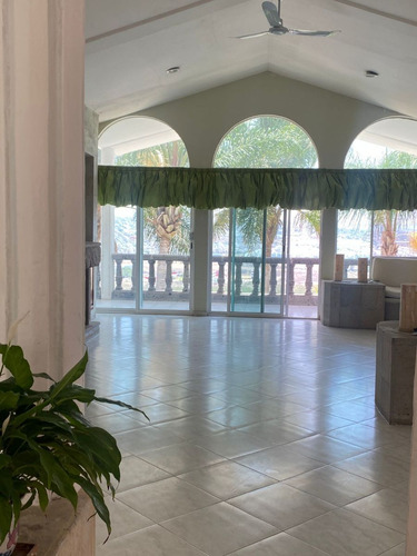 Magnifica Casa En Venta Estilo Campestre En Huertas La Joya Qro