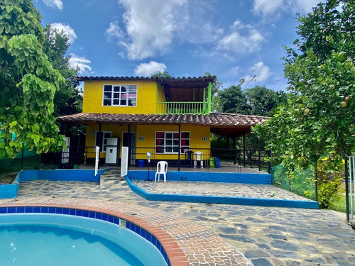 Imagen 3 de 11 de Finca En Sopetran - Piscina + 2 Cabañas + 2 Kioskos + Parque Infantil + Amplia Zona Verde En Sector Alta Valorización (5 Min Del Parque)