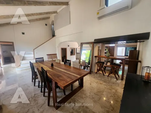 Casa En En Venta, 5 Recámaras, 3 Niveles, Piscina, Cancún