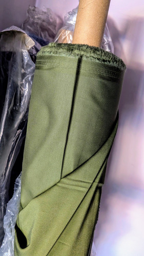 Rollo 30m Gabardina Efecto Peach 6 Oz Algodón Con Spx 1.50m Verde Musgo Liso