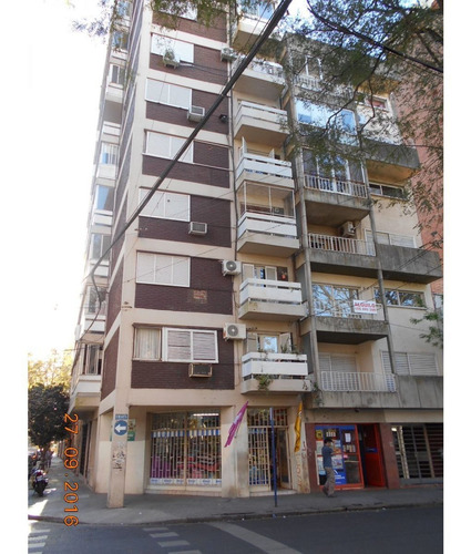 Imagen 2 de 15 de Colon 1490 04-02