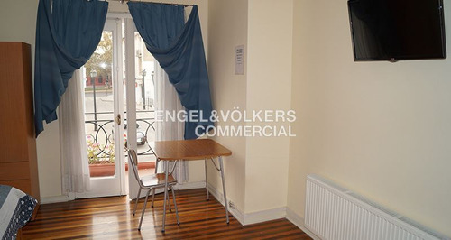 Casa Hostal En Venta De 17 Dorm. En Santiago