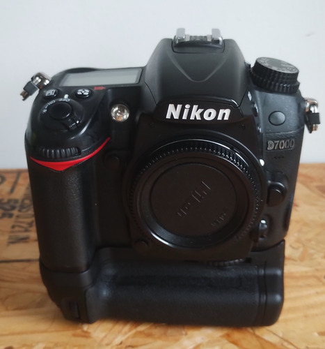 Body Nikon D7000 + Grip Impecable 31451 Disparos En Uso Negro (Usado)