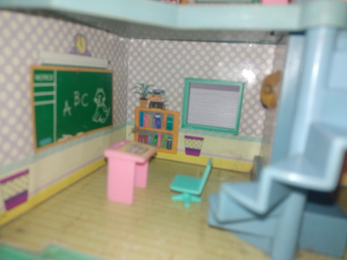 Casita (escuelita) De Muñecas En Miniatura Con Accesorios. Multicolor (Usado)
