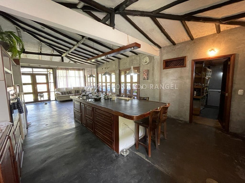 Se Vende Terreno De 7200 Mts.² Con 2 Casas En El Valle, Mérida