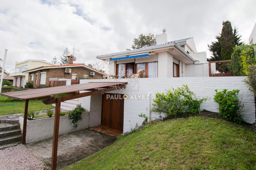 Casa En Alquiler Temporal, Frente Al Mar. Ideal Para Disfrutar En Verano.