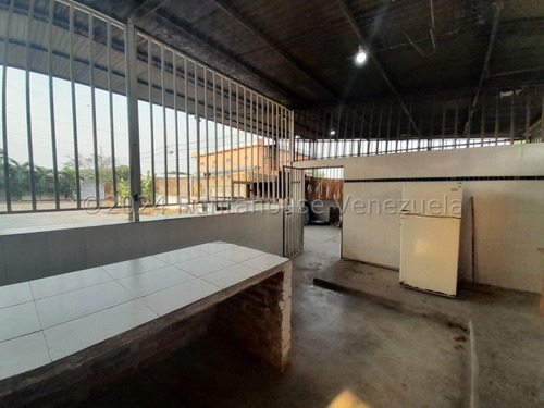 Se Alquila Espacioso Local Comercial Ideal Para Emprender En El Área Gastronómica, En El Placer Cabudare 25-8334