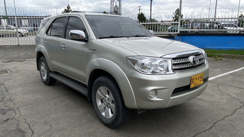 Imagen 2 de 15 de Toyota Fortuner 2011