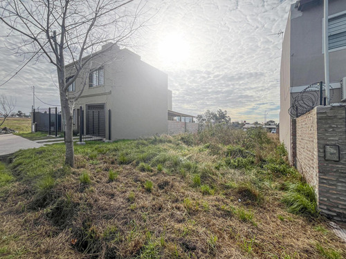 Terreno De 343m² Con Frente Al Sur En Barrio Tango