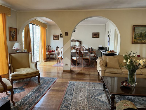 Casa En Venta De 4 Dorm. En Ñuñoa