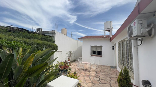 Casa Chalet En Venta Ubicado En Ituzaingó, G.b.a. Zona Oeste, Argentina