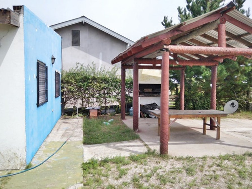 Imagen 6 de 8 de Venta Chalet Independiente Mar Del Tuyu 88 E/ 8 Y 9