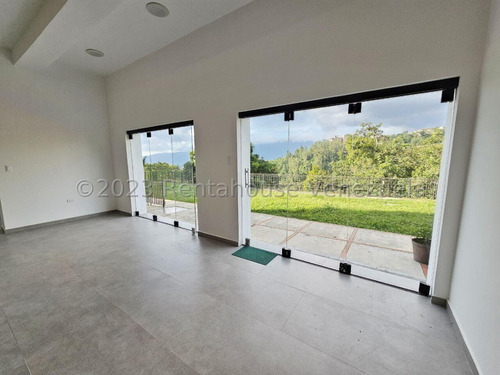 Planta Baja En Venta De 219 M2 En Alto Hatillo