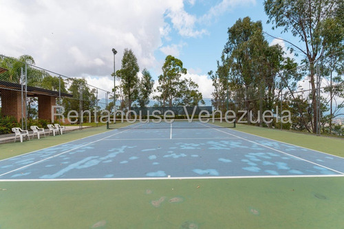 Hermosa Casa De 3 Niveles Que Brinda Tranquilidad Y Confort En Venta Ubicada En El Alto Hatillo 25-8567