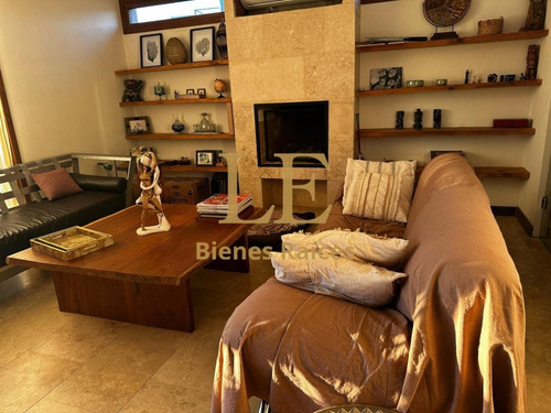 Venta Casa Con Pileta Al Golf